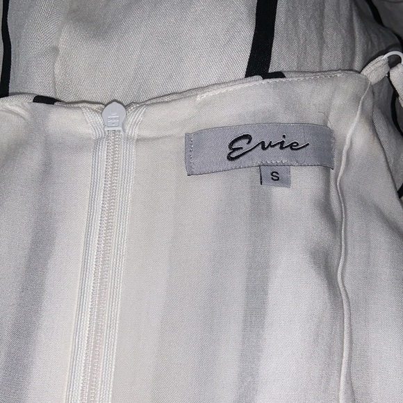 Evie Black and White stripped Romper size S - Picture 4 of 6